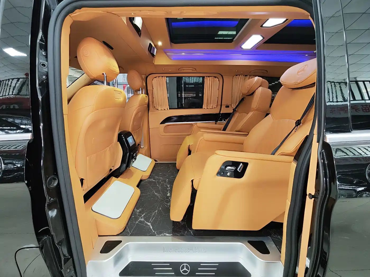 Mercedes-Benz V-Class 2018 V 260 L Premium Long Wheelbase Edition China VI фото 10