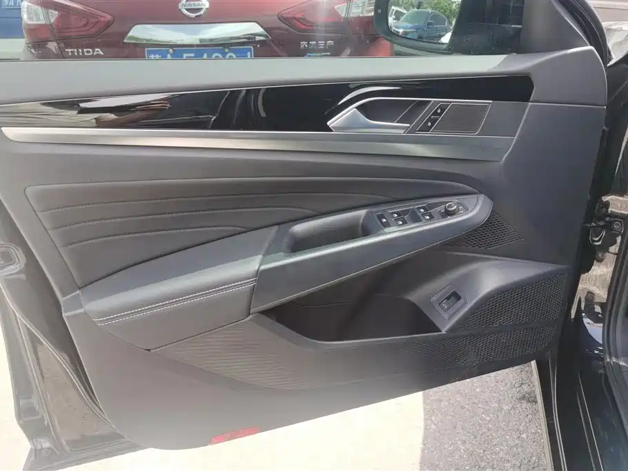 Volkswagen Passat 2025 Outstanding 380TSI Starlight Dragon Glory Edition фото 7