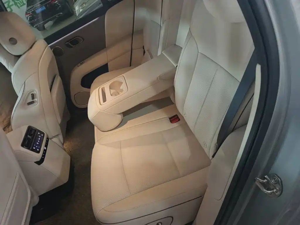 Li Auto i6 2026 2025 2WD Base Model