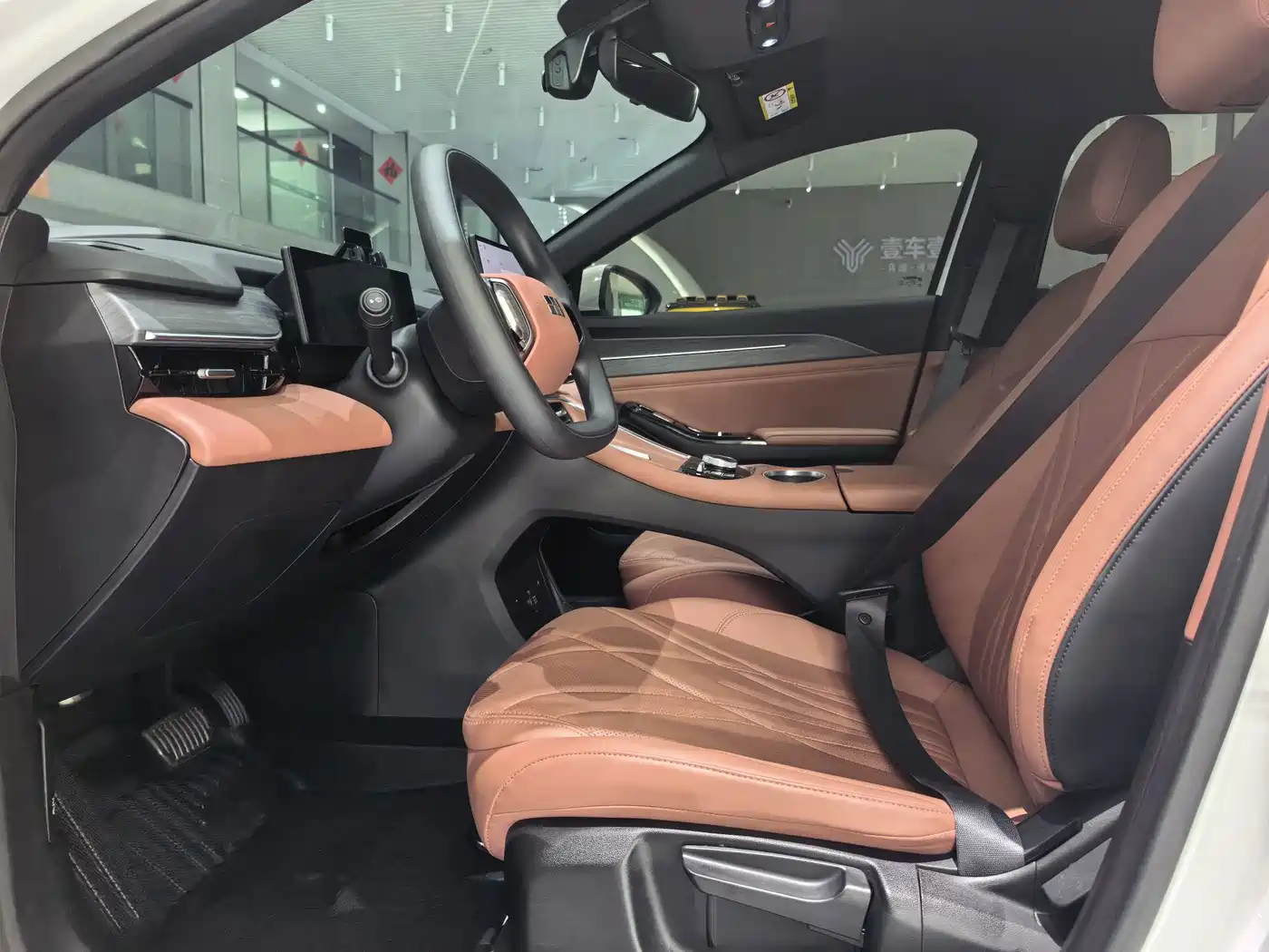 Geely Galaxy Galaxy L6 2025 2025 EM-i 60km Voyage Edition