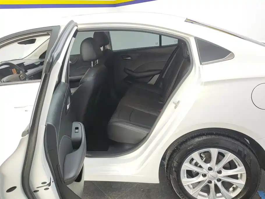 Roewe i5 2025 2023 1.5L CVT Luxury Edition