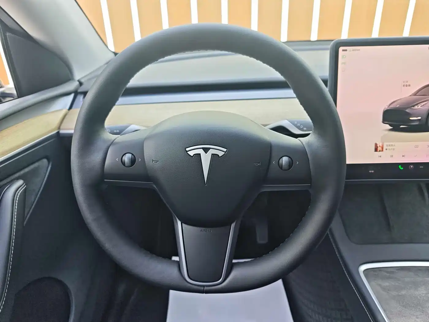 TESLA MODEL Y