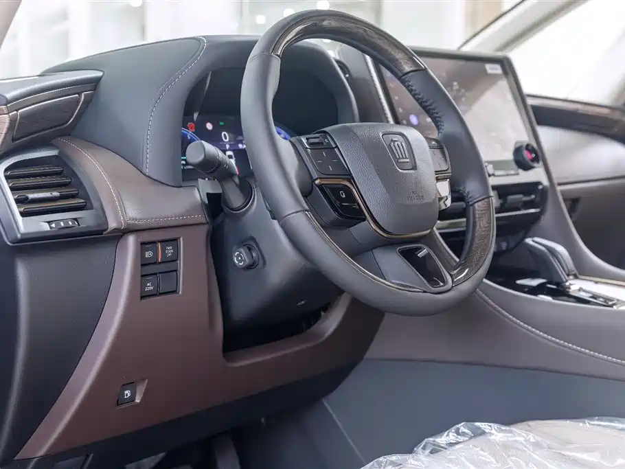 Toyota Vellfire 2024 Crown Hybrid 2.5L Executive Premium Edition фото 10