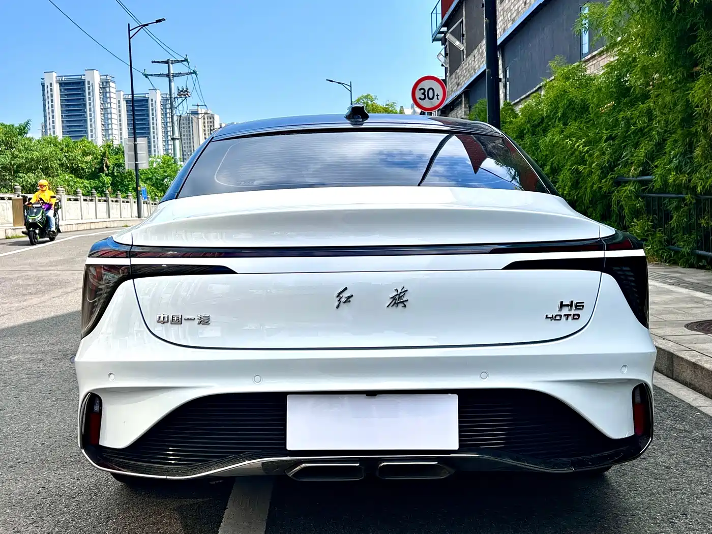 Фото 5 - Hongqi H6