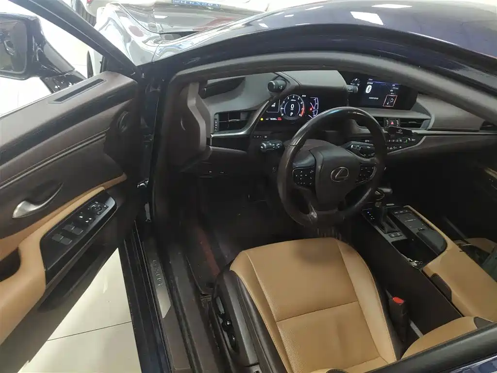 Lexus ES 2020 200 Excellence фото 12