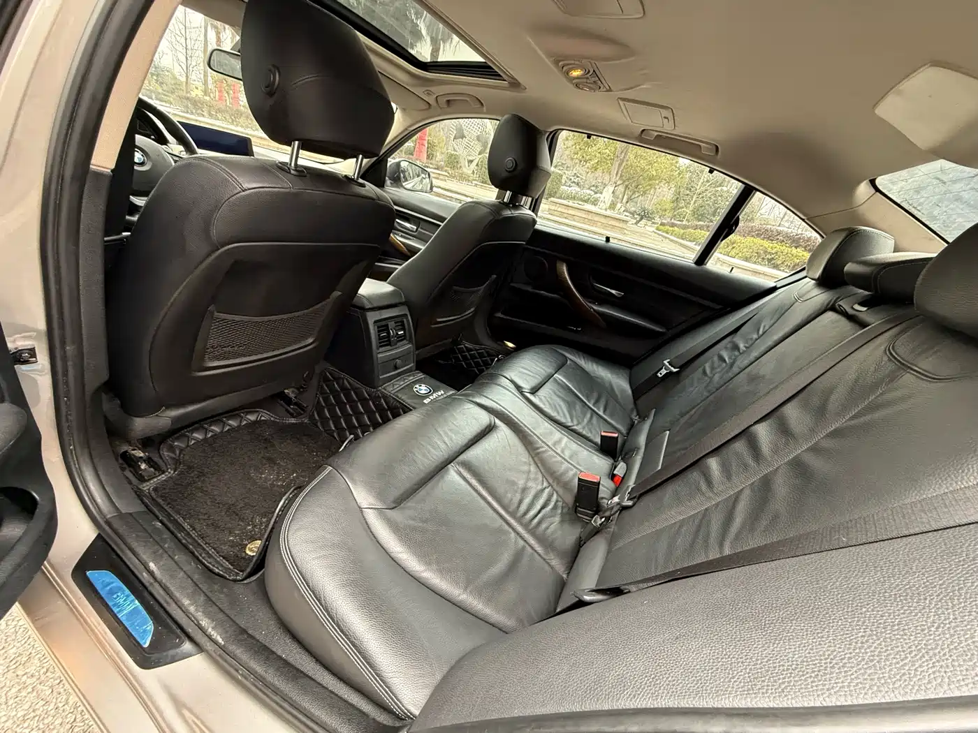 Photo 9 - BMW 3 Series