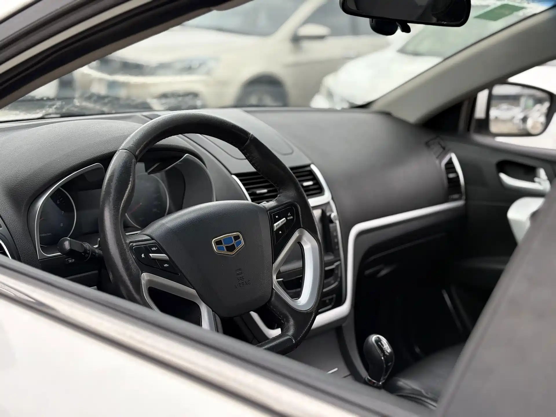 Photo 2 - Geely Emgrand