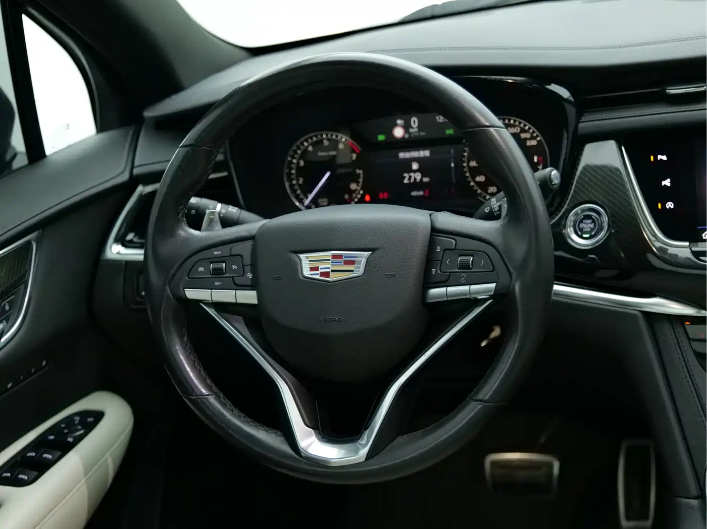 CADILLAC XT6
