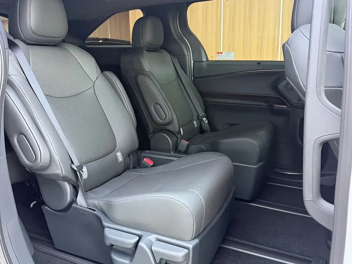 Toyota Granvia 2026