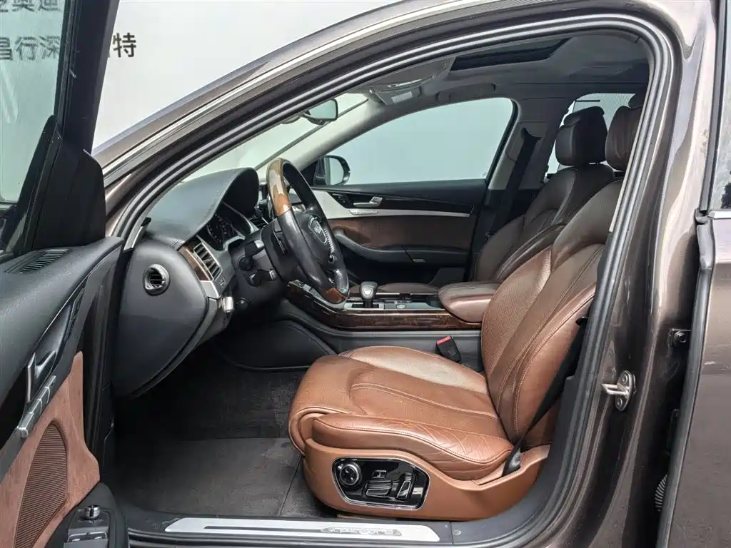 Photo 13 - Audi A8