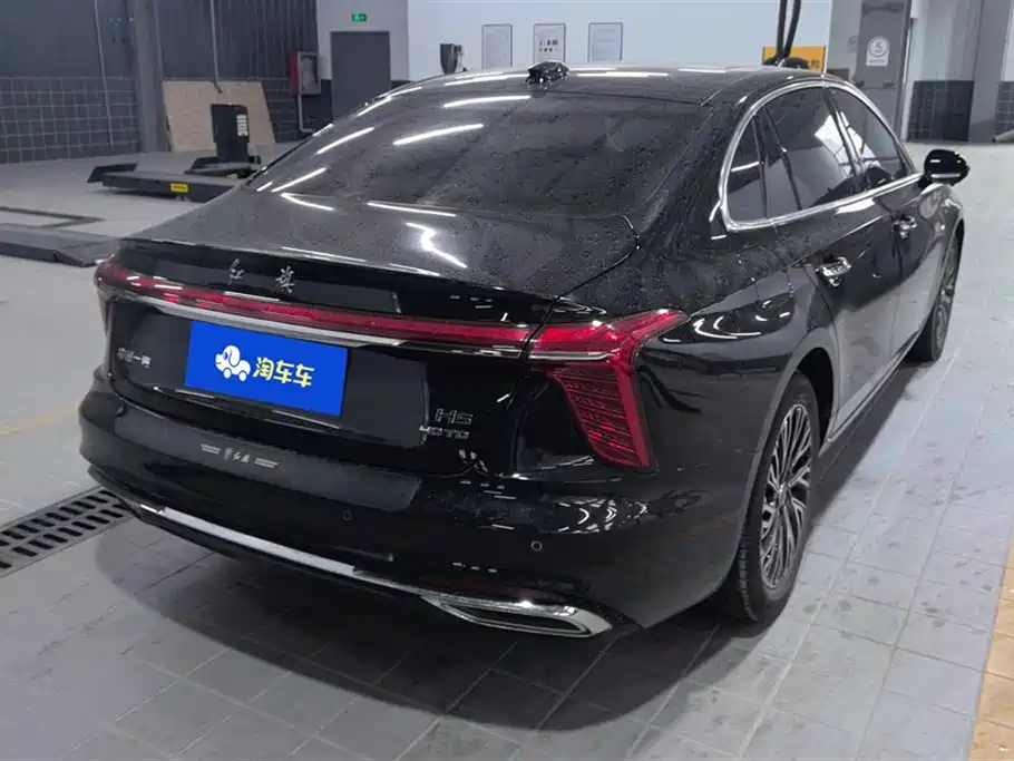 Hongqi H5 2025 2.0T Automatic Flag Celebration 500,000 Units Anniversary Edition фото 3