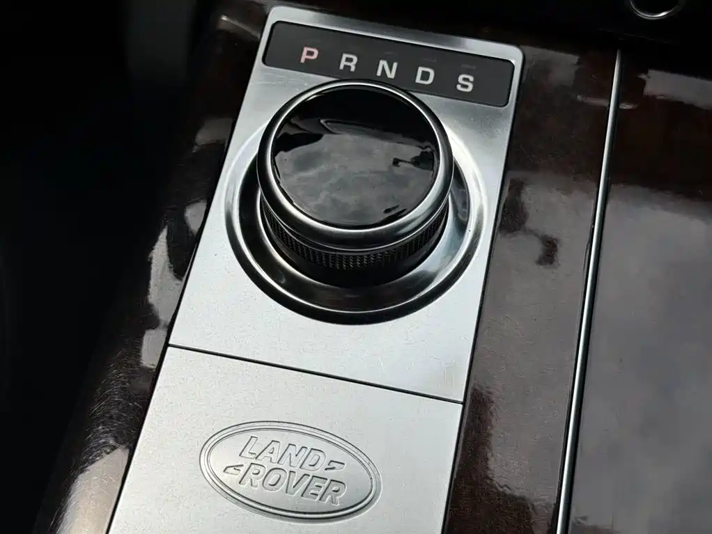 Land Rover Range Rover 2020 3.0 L6 Heritage Extended Edition фото 20