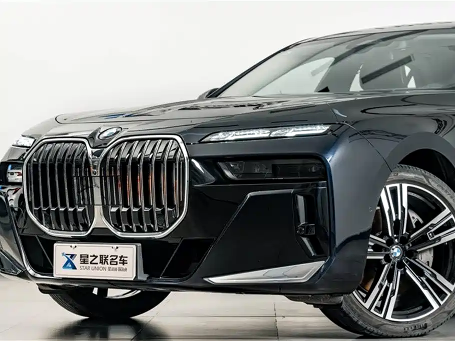 BMW 7 Series 2023 Model 740Li Leading M Sport Package фото 2