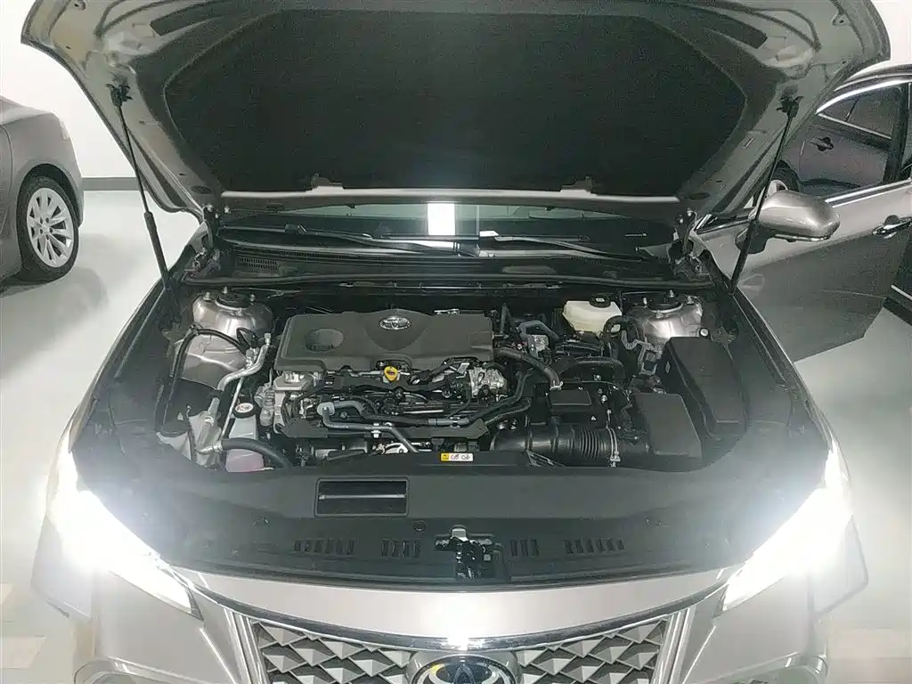 Toyota Avalon 2024 Model Hybrid 2.5L XLE Prestige Edition фото 16