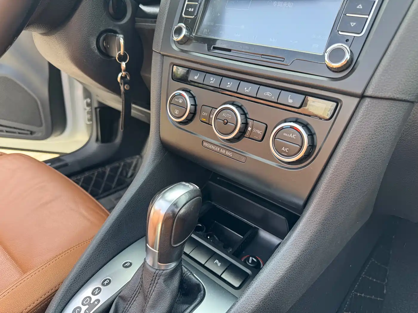 Volkswagen Golf (Import) 2012 1.4TSI Comfort Convertible Edition фото 9