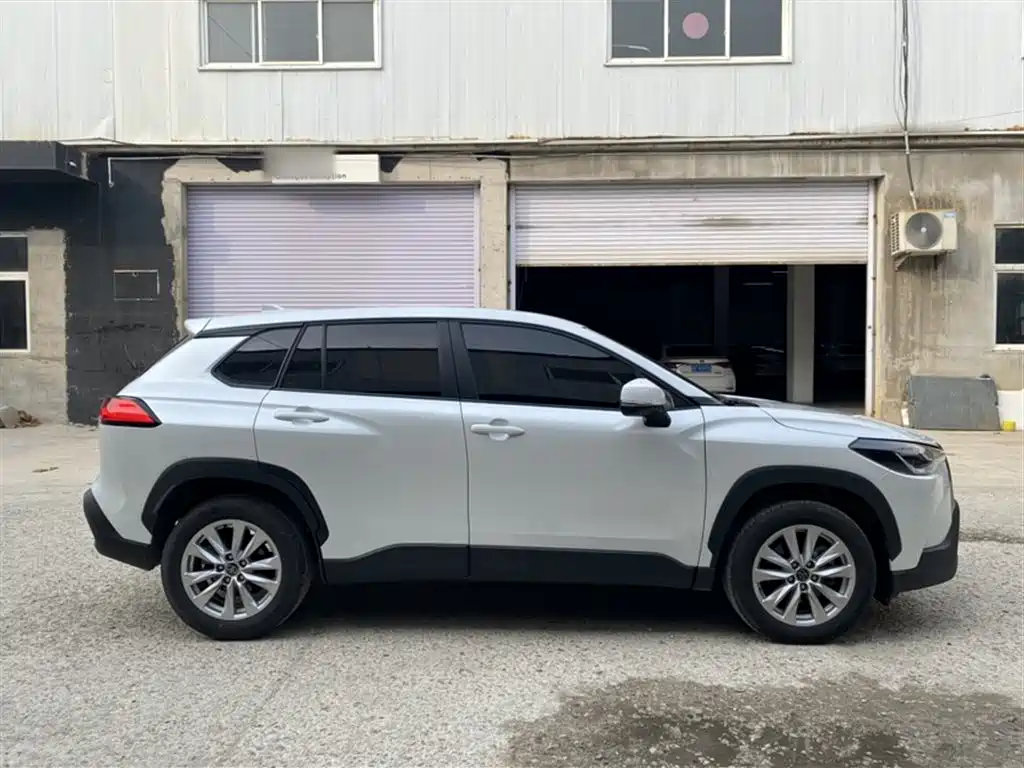 Toyota Corolla Cross 2024 Model 2.0L Pioneer Edition фото 24