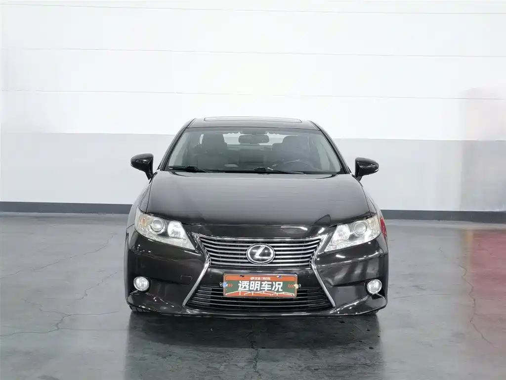 Фото 3 - Lexus ES