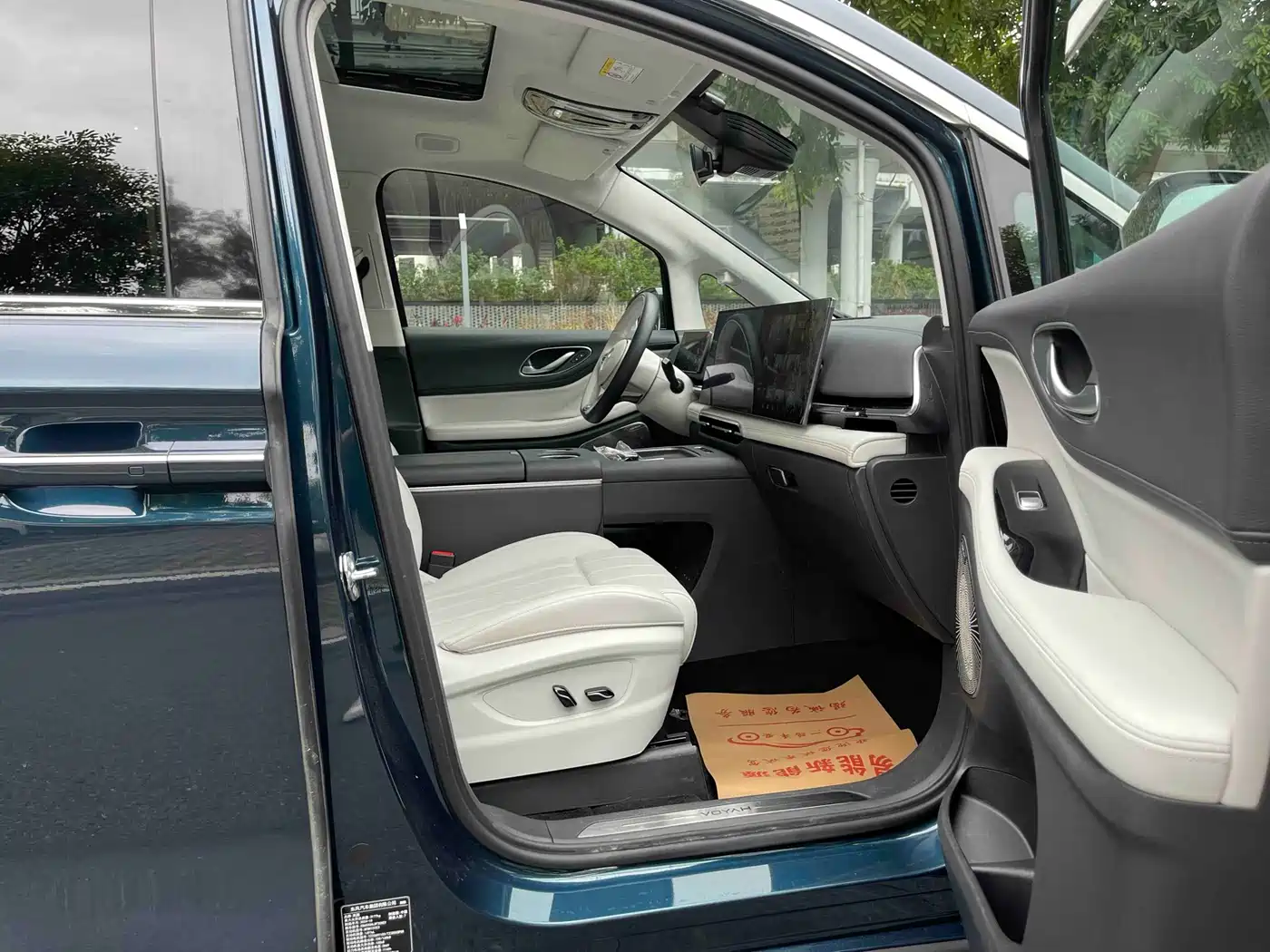 Voyah Auto Voyah Dreamer 2025 PHEV AWD Flagship Kunpeng Edition фото 15