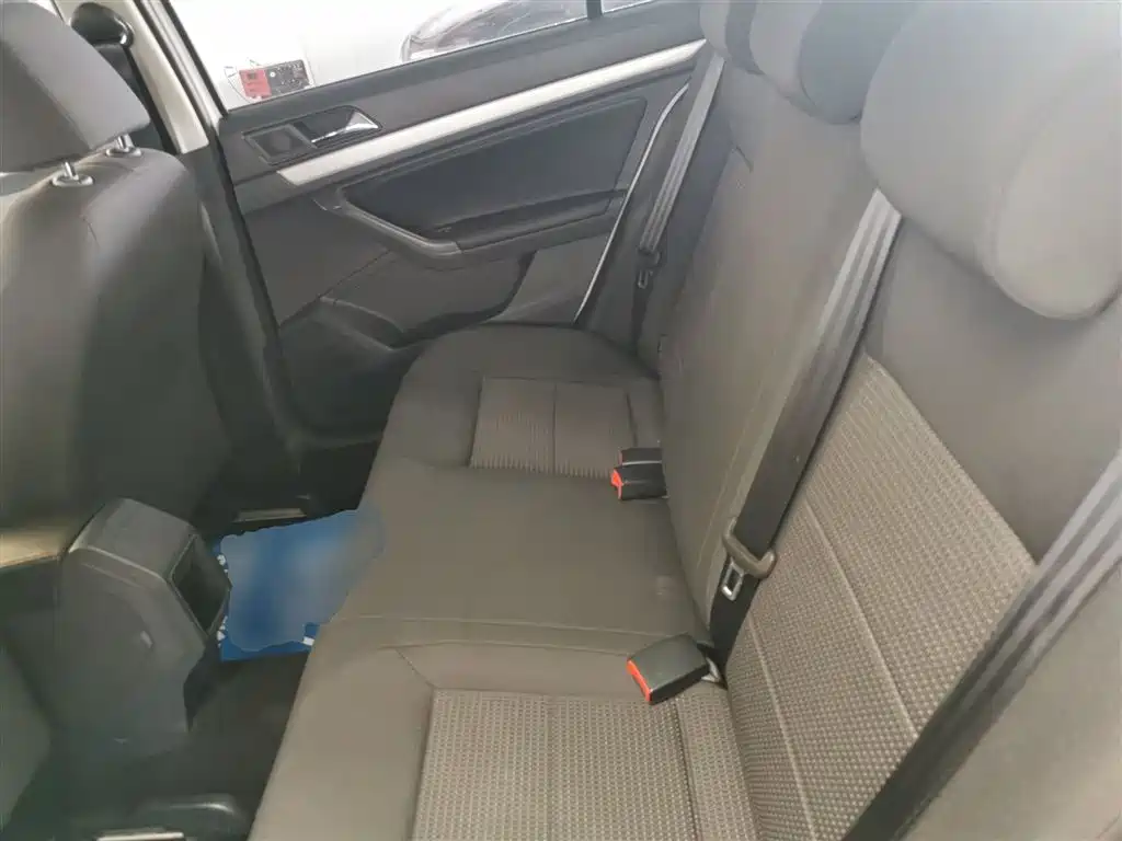 Volkswagen Lavida 2017 1.6L Manual Trend Edition фото 13