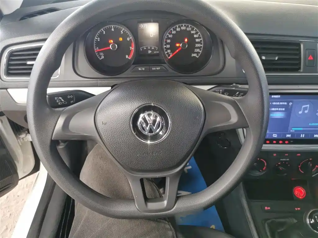 Volkswagen Lavida 2017 1.6L Manual Trend Edition фото 7