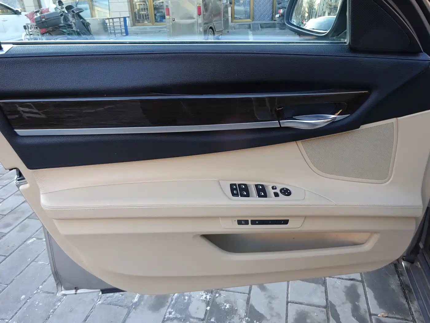 BMW 7 Series 2011 730Li Elegance фото 28