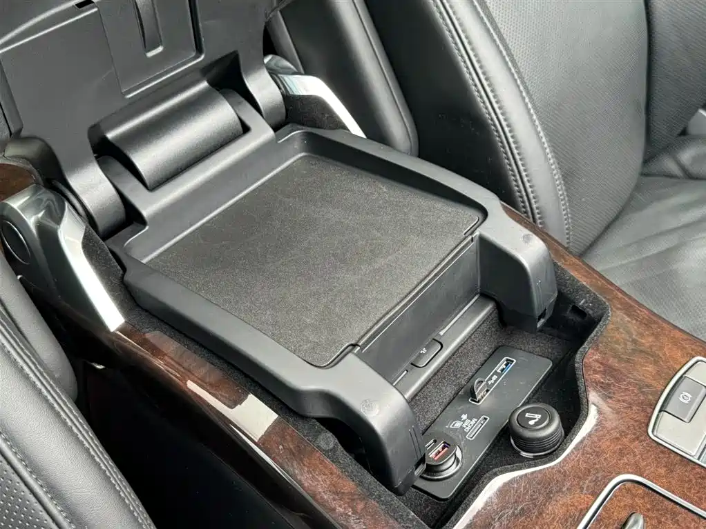 Land Rover Range Rover 2020 3.0 L6 Heritage Extended Edition фото 23