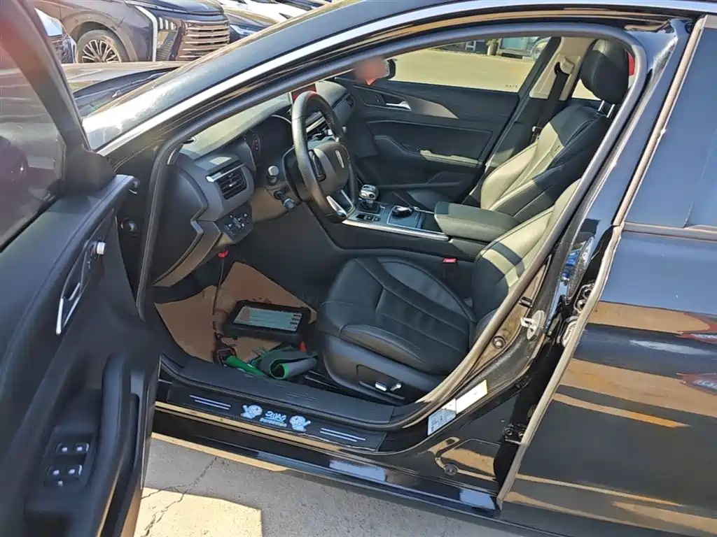 Hongqi H5 2022 Classic Facelift 1.8T Automatic Smart Connect Flag Rhythm Edition фото 16