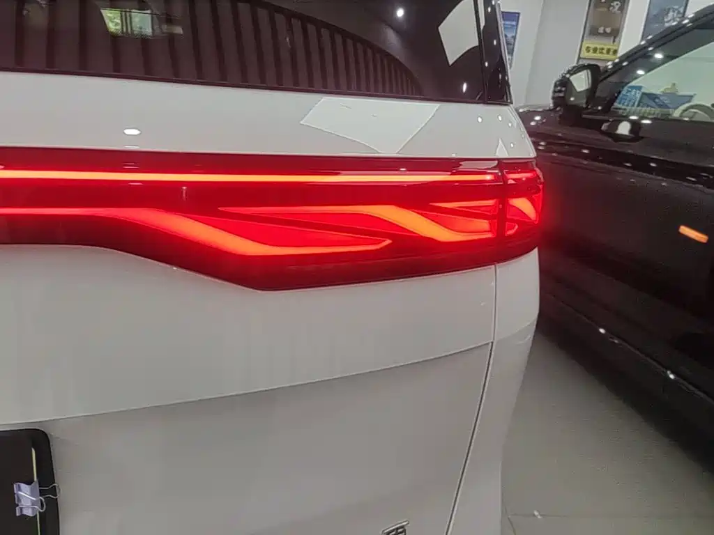 BYD Xia 2025 2025 DM-i 1.5T 180km Surpass Edition