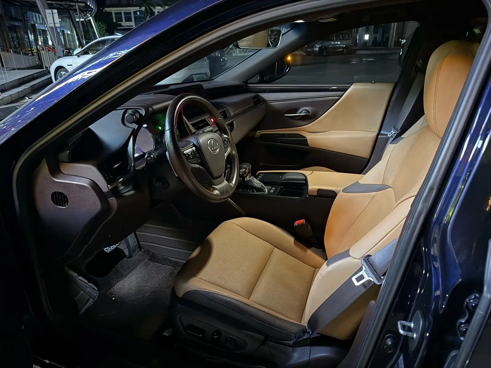 Фото 2 - Lexus ES