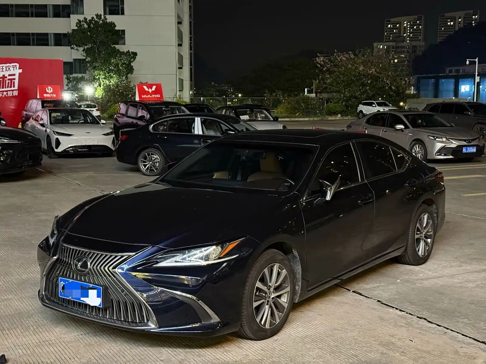 Фото 1 - Lexus ES