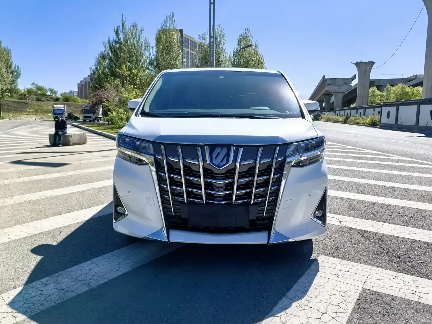 Toyota Alphard 2021 Hybrid 2.5L Premium фото 2