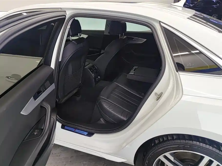 Audi A4L 2020 40 TFSI quattro Luxury Dynamic фото 11