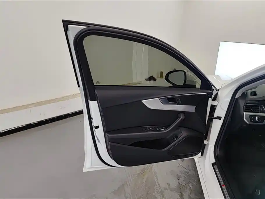Audi A4L 2020 40 TFSI quattro Luxury Dynamic фото 7