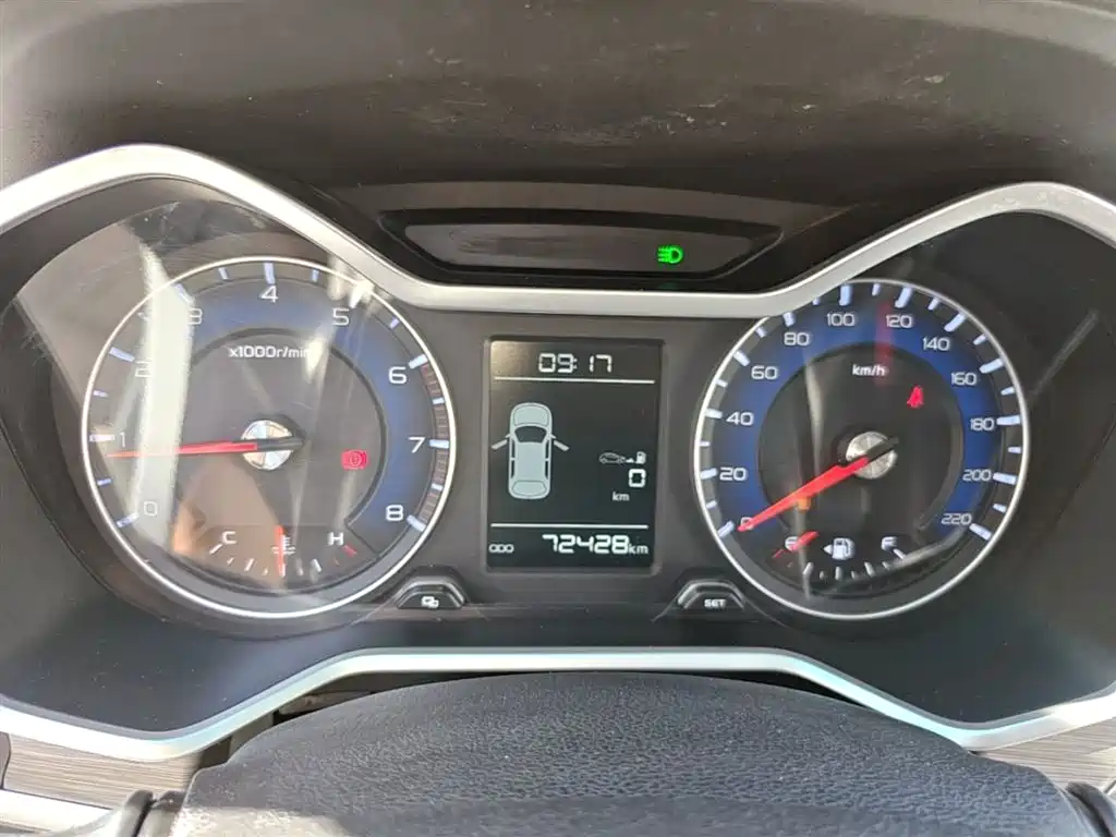 Фото 12 - Geely Vision X3