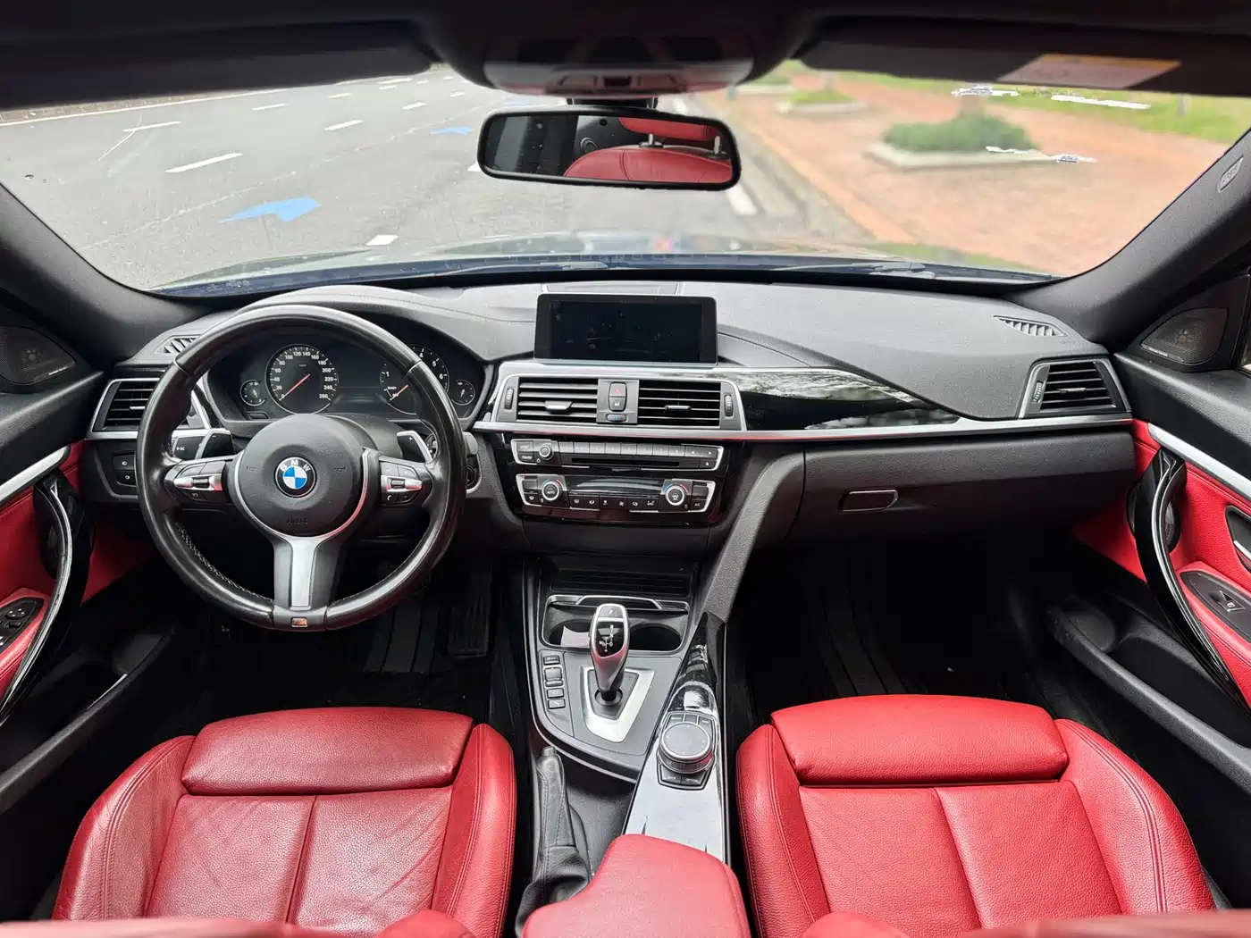 BMW 3 Series GT 2020 320i M Sport Black Night Edition фото 4