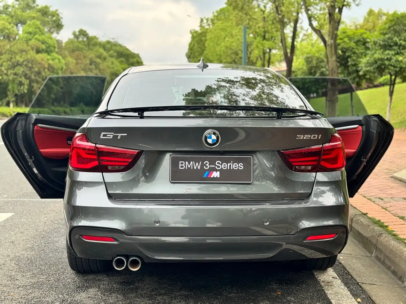 BMW 3 Series GT 2020 320i M Sport Black Night Edition фото 8