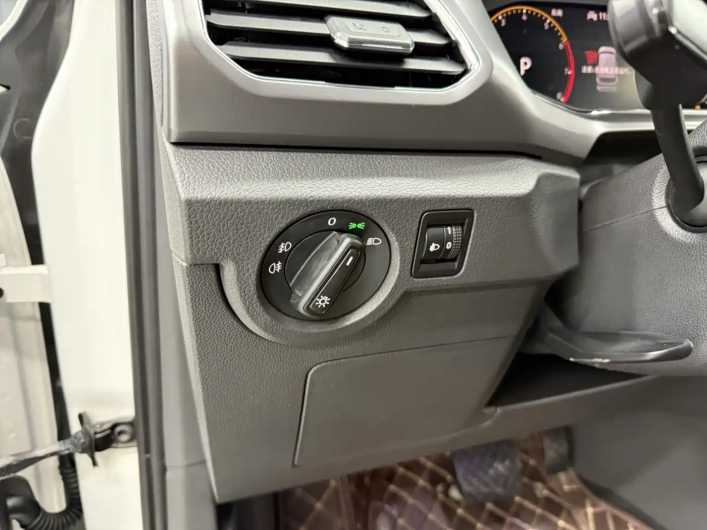 Volkswagen T-Cross 2022 280TSI DSG Luxury Edition фото 18