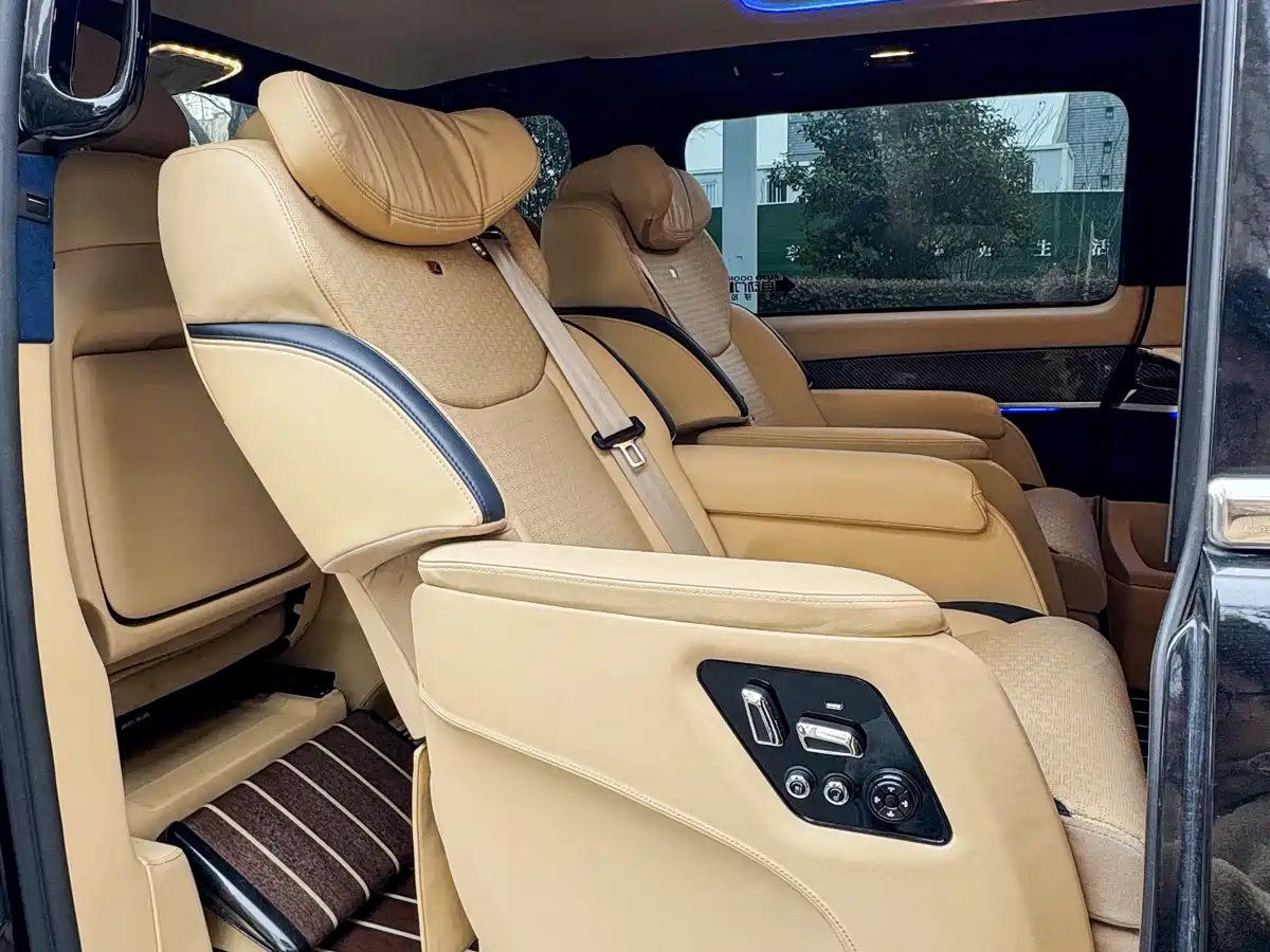 Mercedes-Benz V-Class 2018 V 260 L Premium Long Wheelbase Edition China VI фото 21