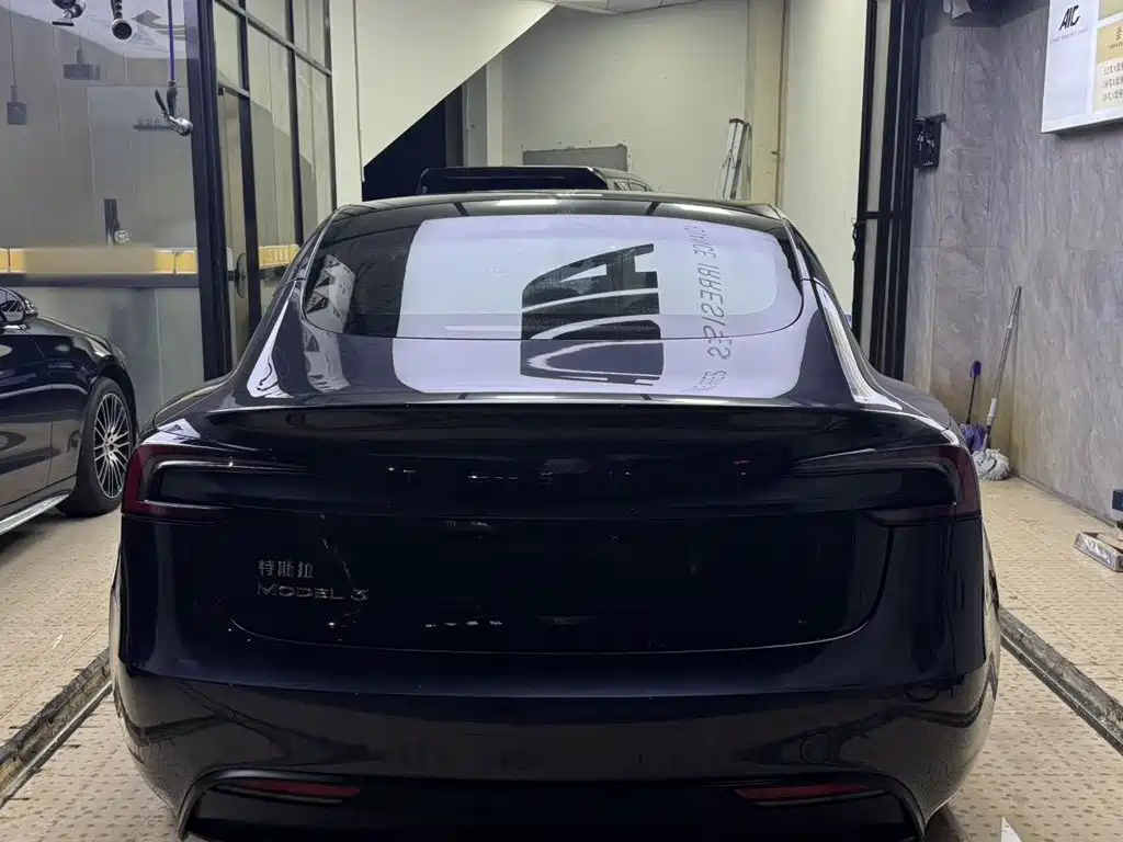Фото 6 - Tesla Model 3