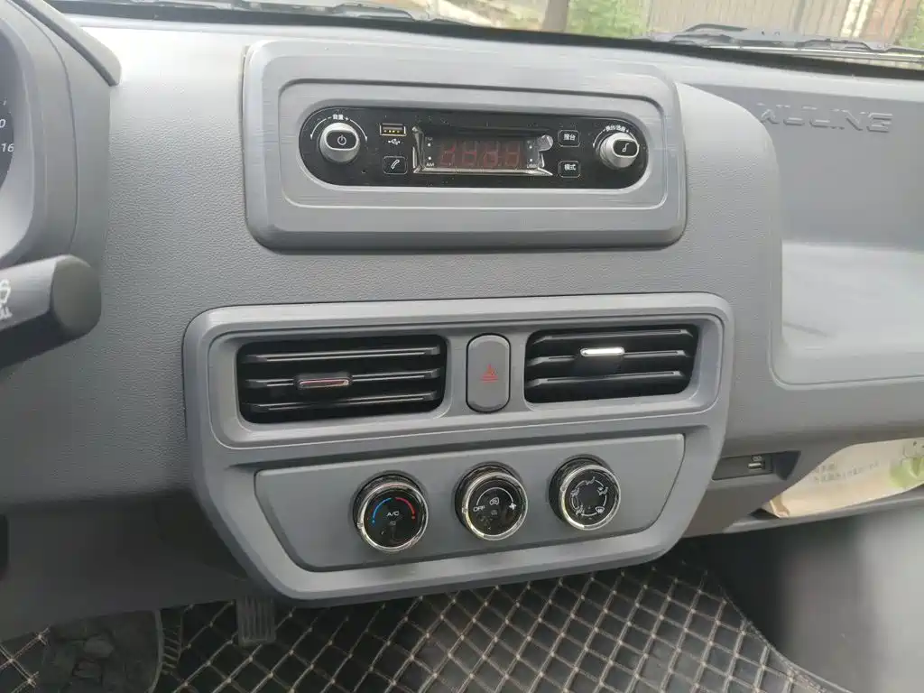 Wuling Motors Wuling Yangguang 2025 2024 300KM Comfort Bus Version 75kW