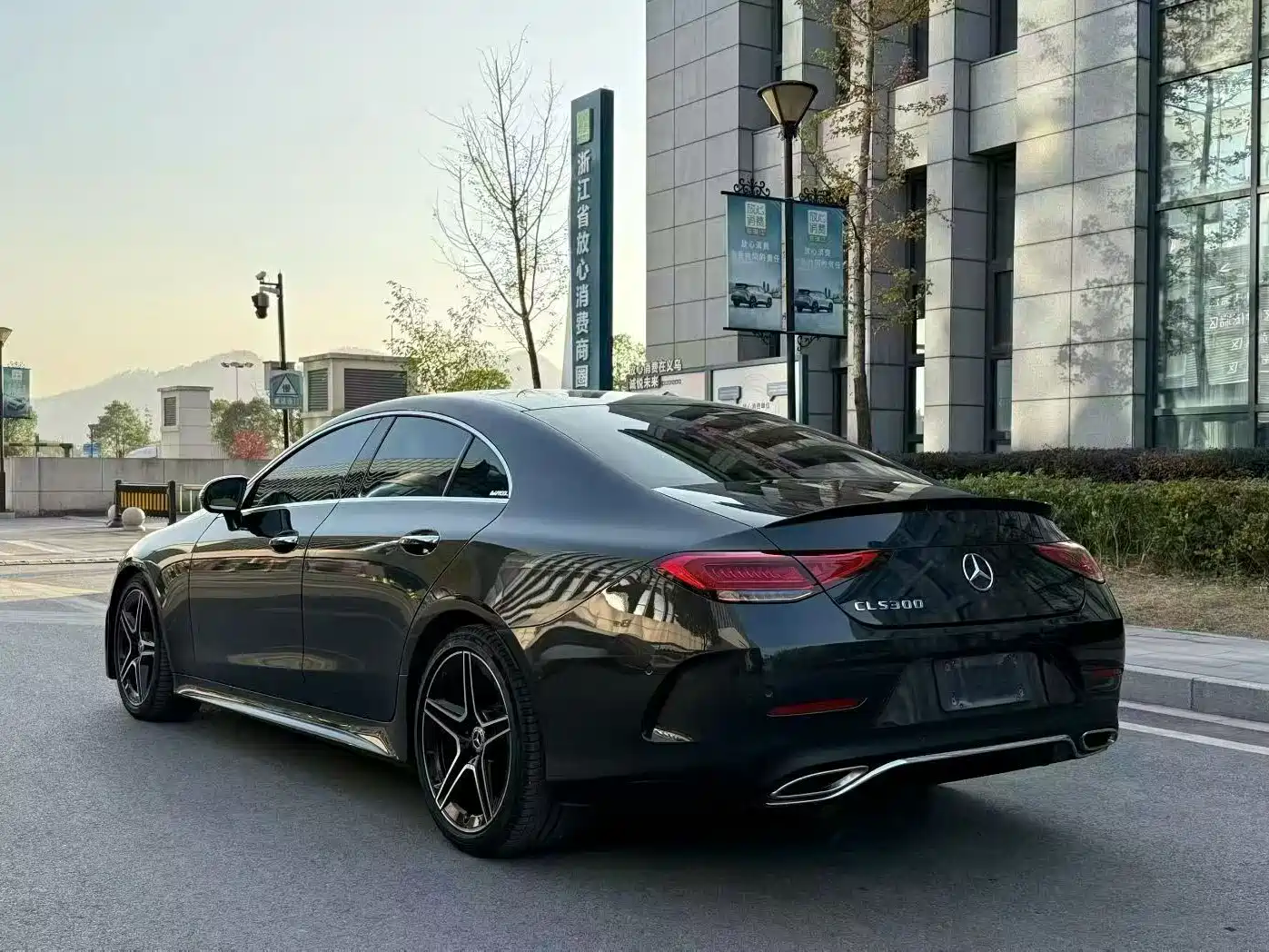 Mercedes-Benz CLS 2023 Model CLS 300 Luxury Version фото 3