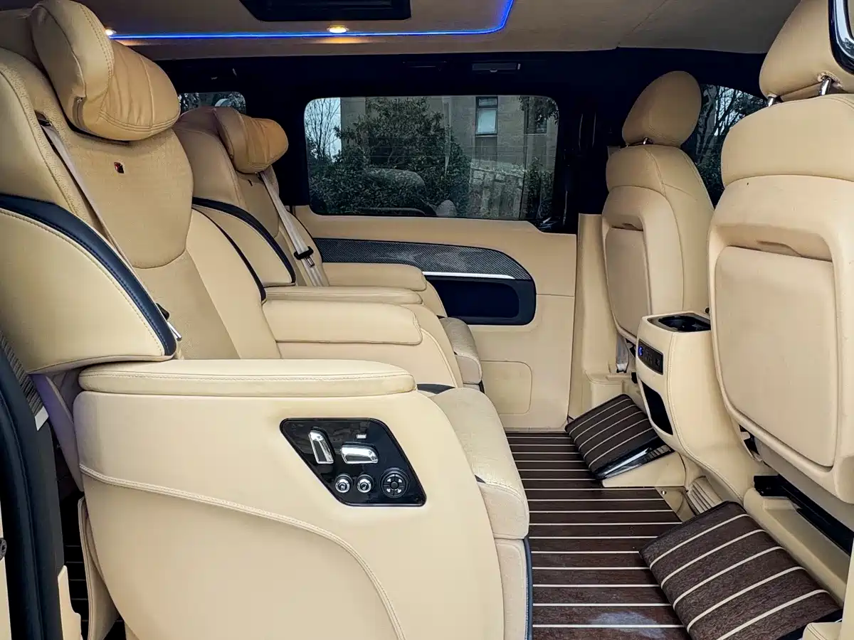 Mercedes-Benz V-Class 2018 V 260 L Premium Long Wheelbase Edition China VI фото 16