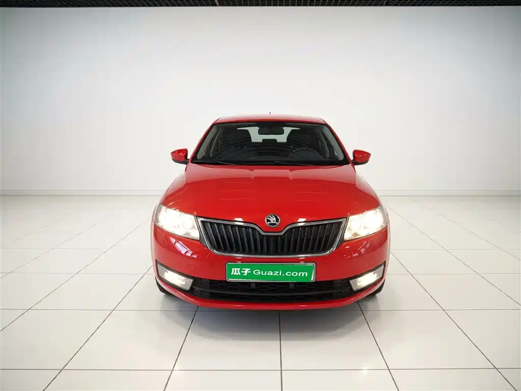 Škoda Skoda Rapid Spaceback 2016 Facelift 1.4L Manual Forward Edition фото 3