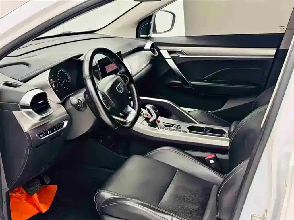 Фото 5 - Geely Coolray
