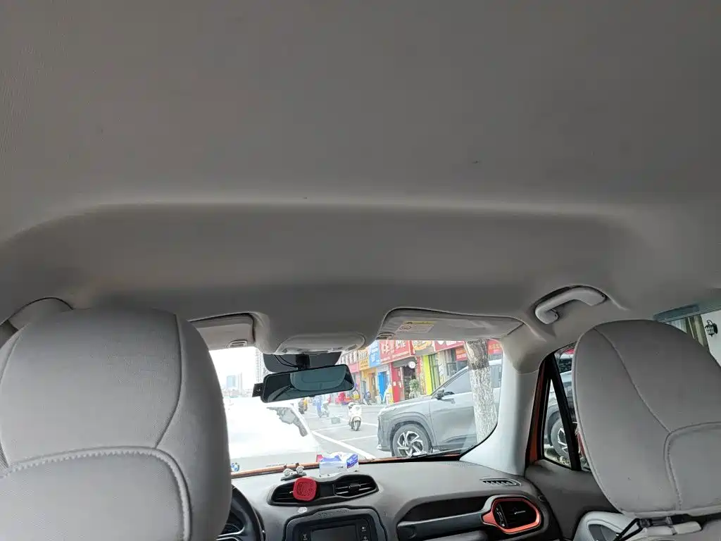 Photo 14 - Jeep Renegade