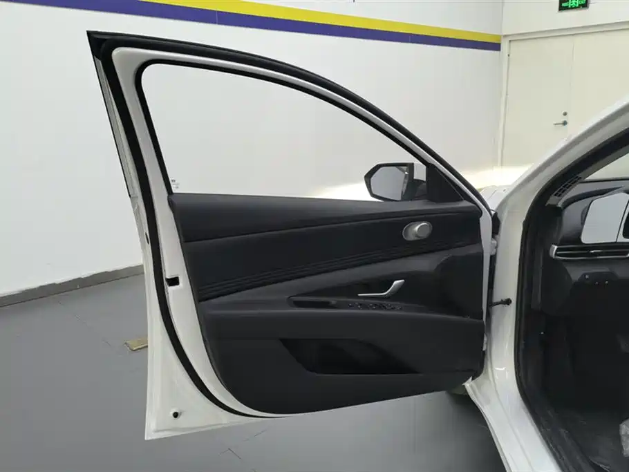 Hyundai Elantra 2023 1.5L CVT GLX Elite Edition фото 7