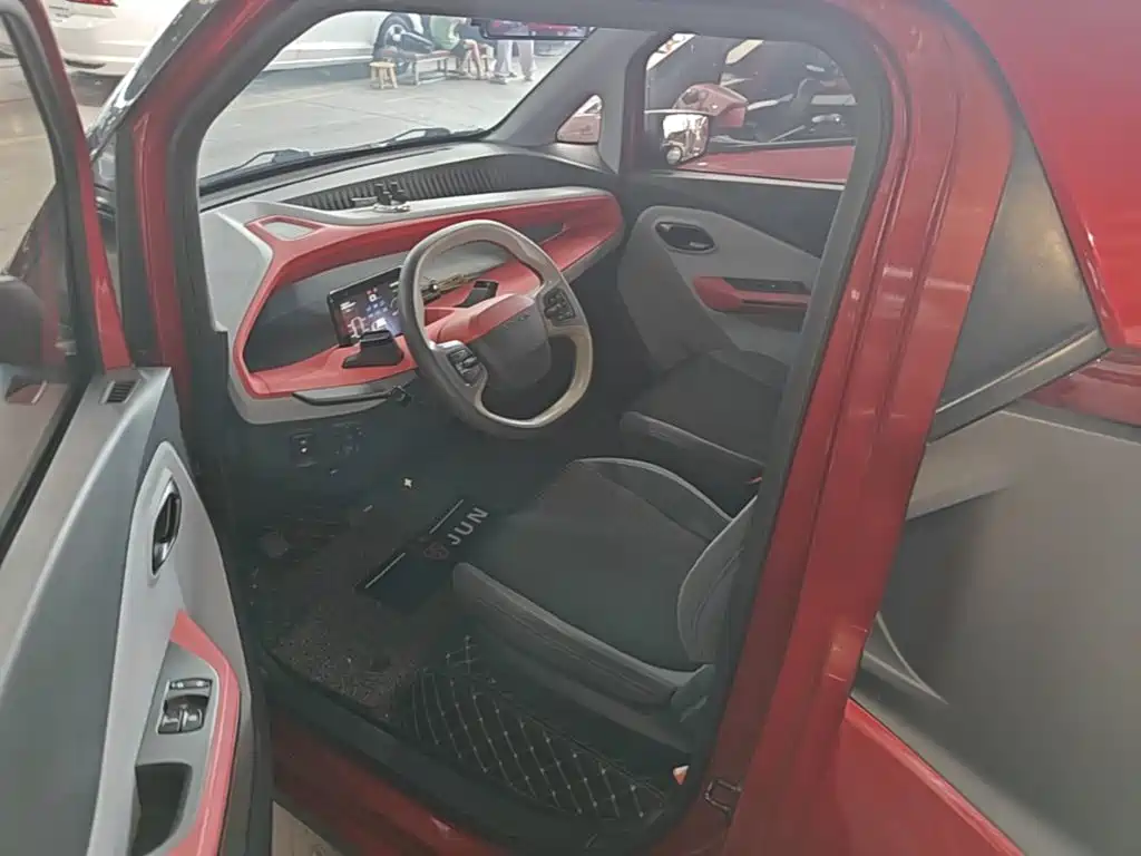 BAOJUN E200