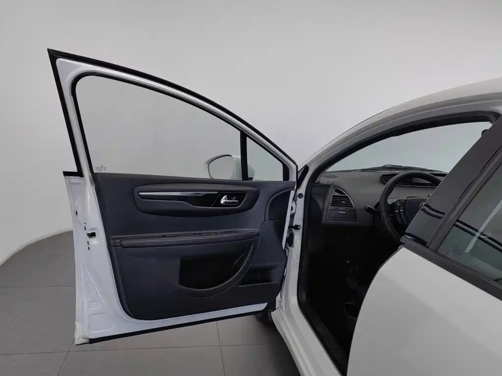 Citroën C-Quatre 2014 2013 Model Sedan 2.0L Manual Comfort Style