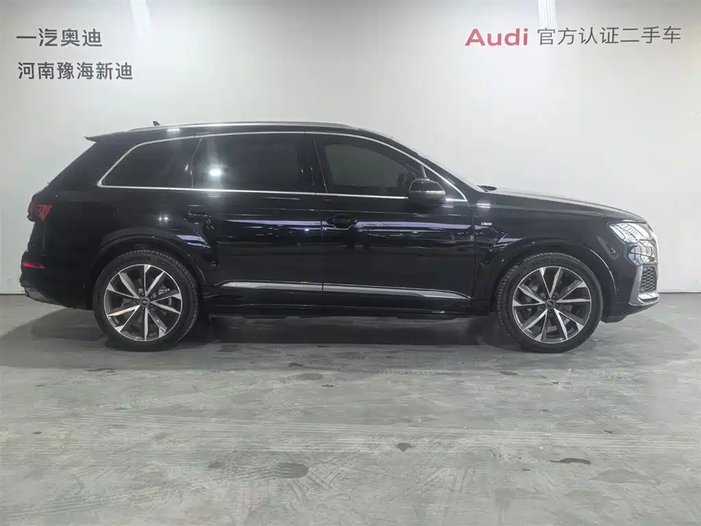 Audi Q7 2023 55 TFSI quattro S line Sport фото 3
