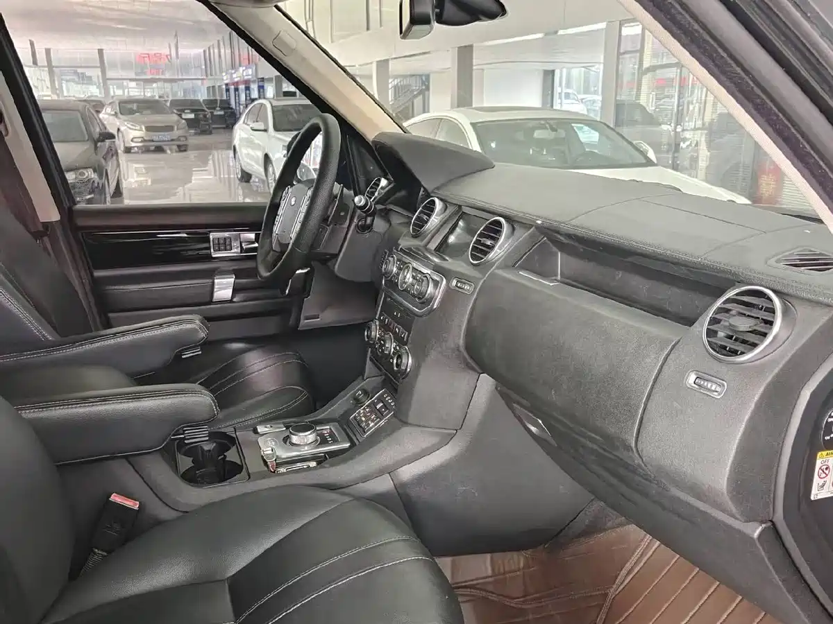 Land Rover Discovery 2013 3.0 SDV6 HSE Diesel фото 9